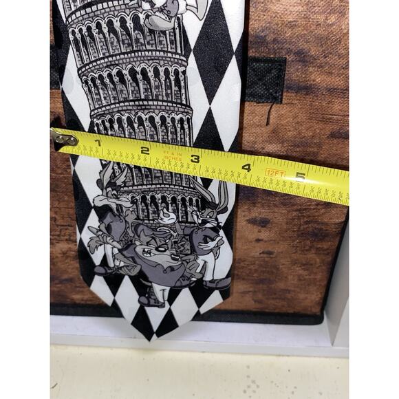 Looney Tunes Mania Neck Tie Bugs Bunny Taz Tweety Coyote Leaning Tower of Pisa - Picture 2 of 6